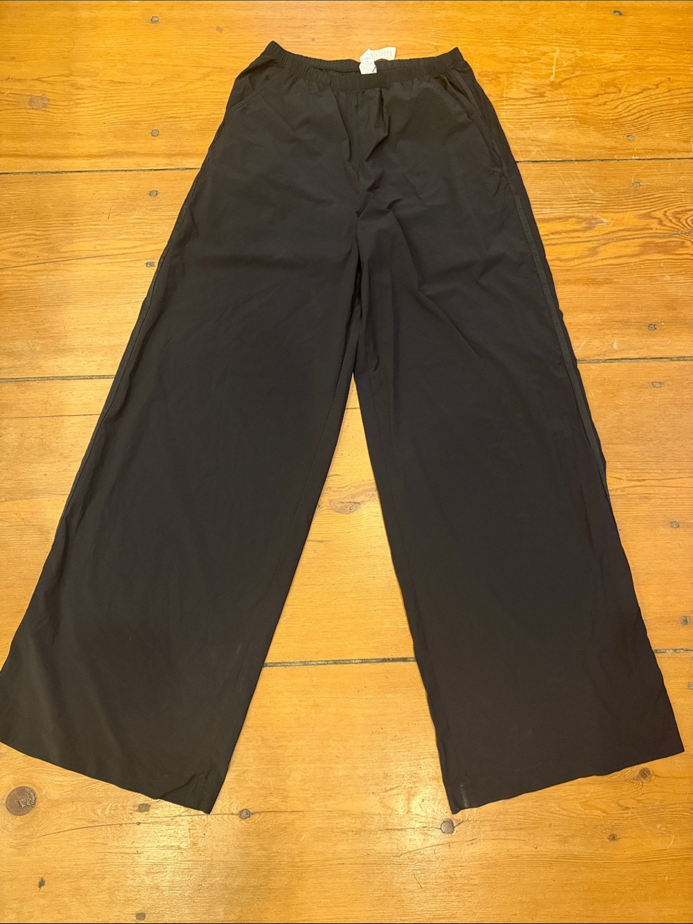 ALO Yoga Black Wide-Leg Men's Chinos